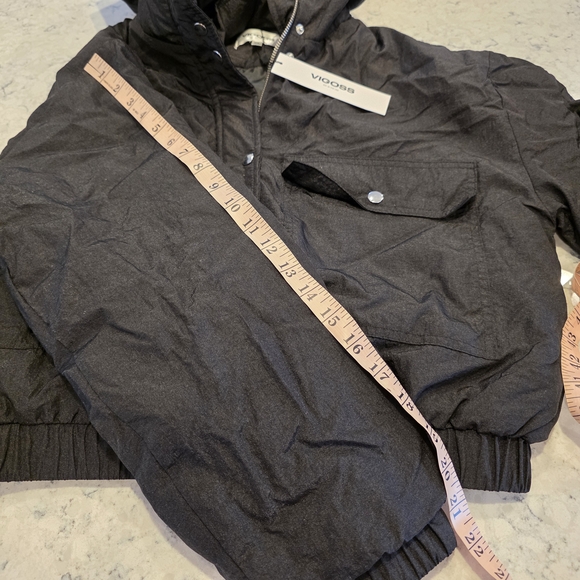 Vigoss Cropped Puffer Hooded Jacket Black Size XL NWT! - Picture 12 of 16